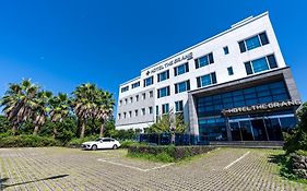 Hotel The Grang Jungmun